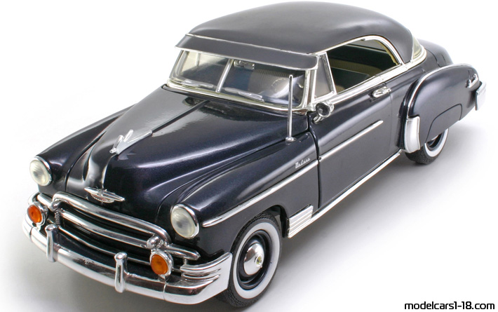 1950 - Chevrolet Bel Air Motor Max 1/18 (Blau / Blau) Vorne linke Seite