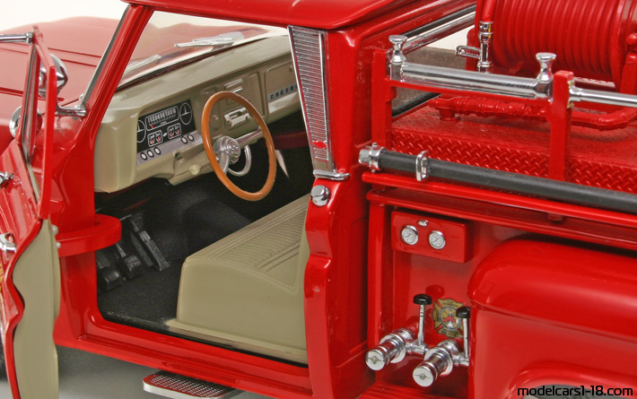 1965 - Chevrolet C-20 Fire Truck Sun Star 1/18 (Rot) Innenraum Armaturenbrett
