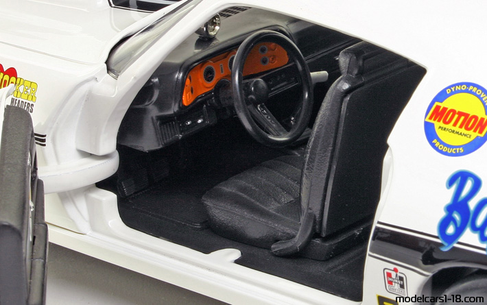 1970 - Chevrolet Camaro Baldwin Motion ERTL 1/18 (Weiß / Schwarz) Innenraum Armaturenbrett