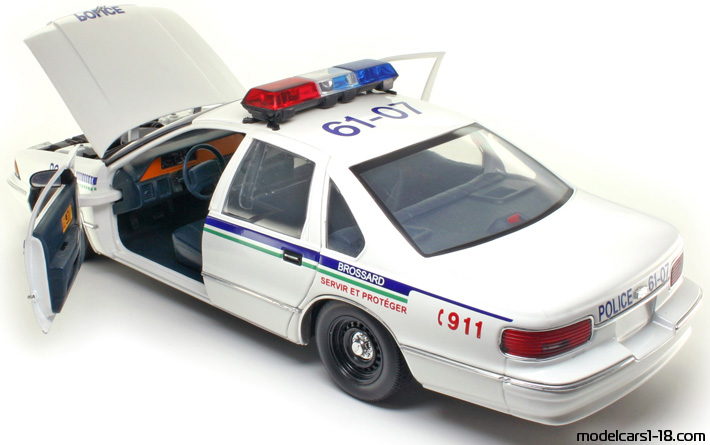 1996 - Chevrolet Caprice Police UT 1/18 (Weiß / Blau) Zu öffnende Teile
