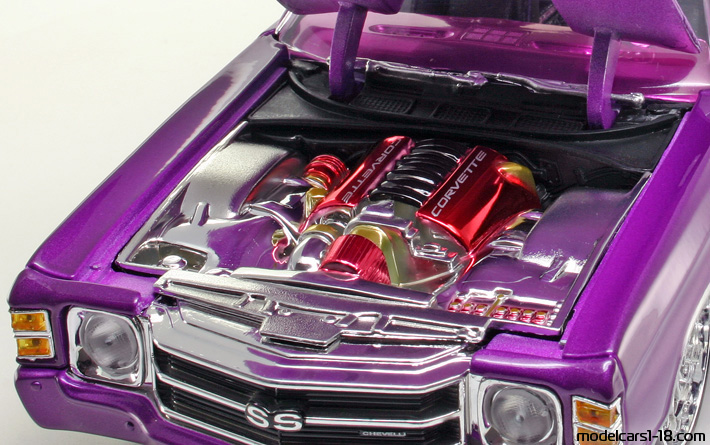 1971 - Chevrolet Chevelle SS 454 Maisto 1/18 (Rosa / Silber) Motor