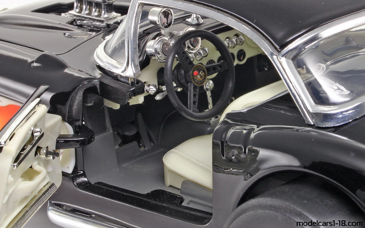 1957 - Chevrolet Corvette C1 Gasser Road Legends 1/18 (Schwarz / Weiß) Innenraum Armaturenbrett