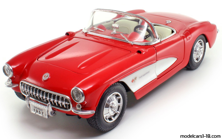 1957 - Chevrolet Corvette C1 Road Tough 1/18 (Rot / Weiß) Vorne linke Seite