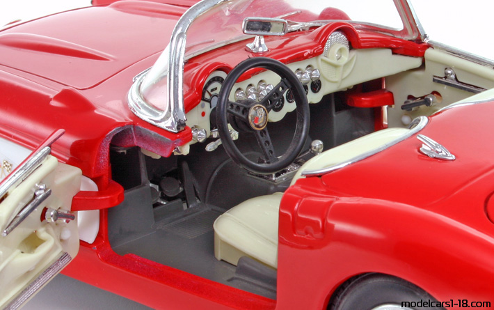 1957 - Chevrolet Corvette C1 Road Tough 1/18 (Rot / Weiß) Innenraum Armaturenbrett
