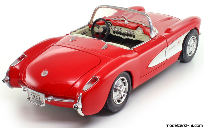 1957 - Chevrolet Corvette C1 Road Tough 1/18 (Rot / Weiß) Hinten rechte seite