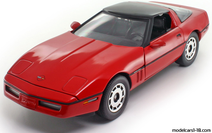 1984 - Chevrolet Corvette C4 ERTL 1/18 (Verchromt) Vorne linke Seite