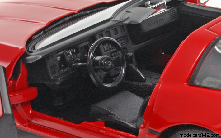 1984 - Chevrolet Corvette C4 ERTL 1/18 (Verchromt) Innenraum Armaturenbrett