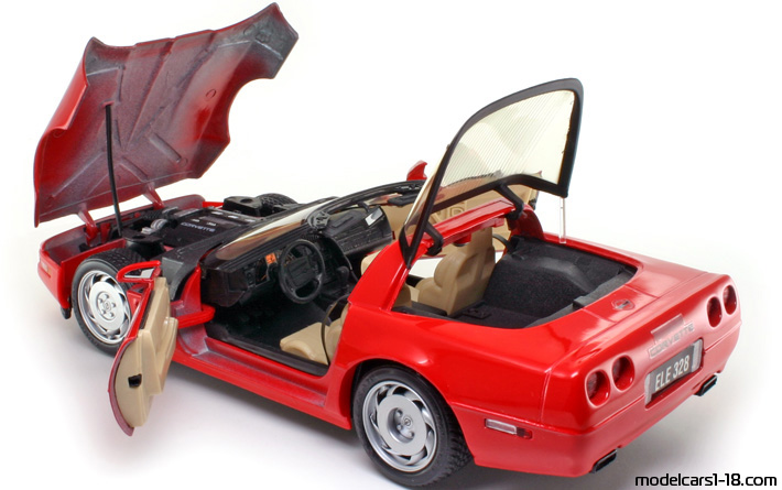 1996 - Chevrolet Corvette C4 Maisto 1/18 (Rot) Zu öffnende Teile