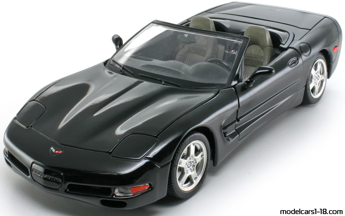 1997 - Chevrolet Corvette C5 Bburago 1/18 (White) Vorne linke Seite