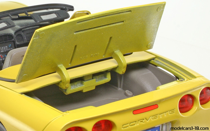 1997 - Chevrolet Corvette C5 Bburago 1/18 (Gelb) Kofferraum / Klappbare Scheinwerfer