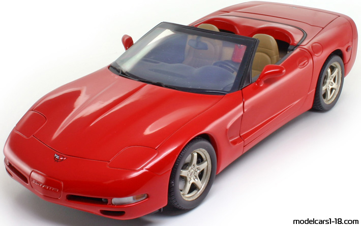 1998 - Chevrolet Corvette C5 UT 1/18 (Rot) Vorne linke Seite