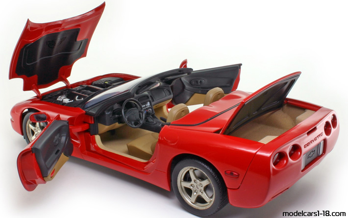 1998 - Chevrolet Corvette C5 UT 1/18 (Rot) Zu öffnende Teile