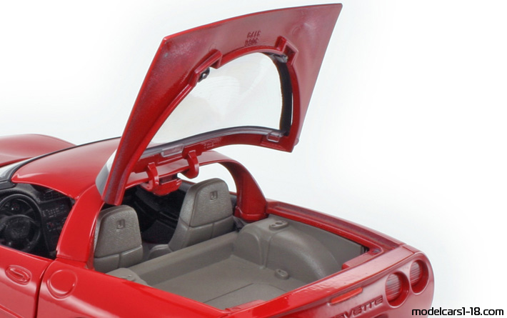 1997 - Chevrolet Corvette C5 Bburago 1/18 (Rot) Kofferraum / Klappbare Scheinwerfer