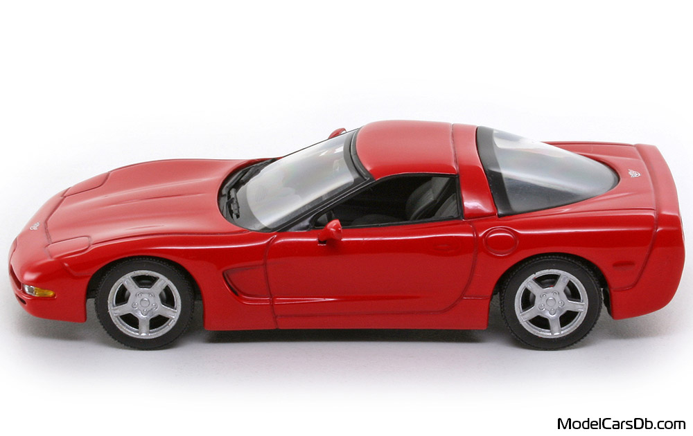 1997 - Chevrolet Corvette C5 Minichamps 1/43 (Rot) Seite