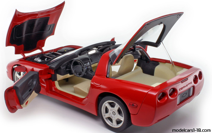 1998 - Chevrolet Corvette C5 UT 1/18 (Rot / Schwarz) Zu öffnende Teile