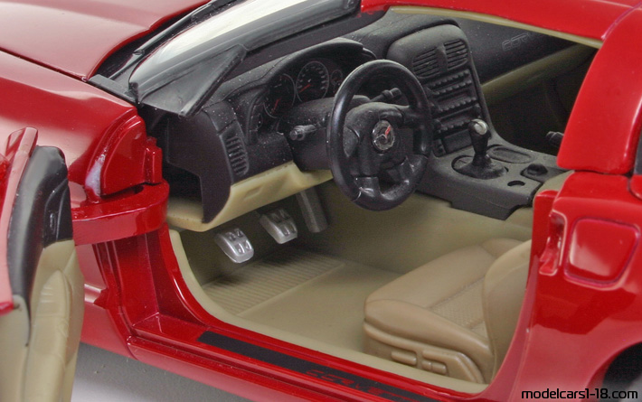 2005 - Chevrolet Corvette C6 Hot Wheels 1/18 (Rot) Innenraum Armaturenbrett
