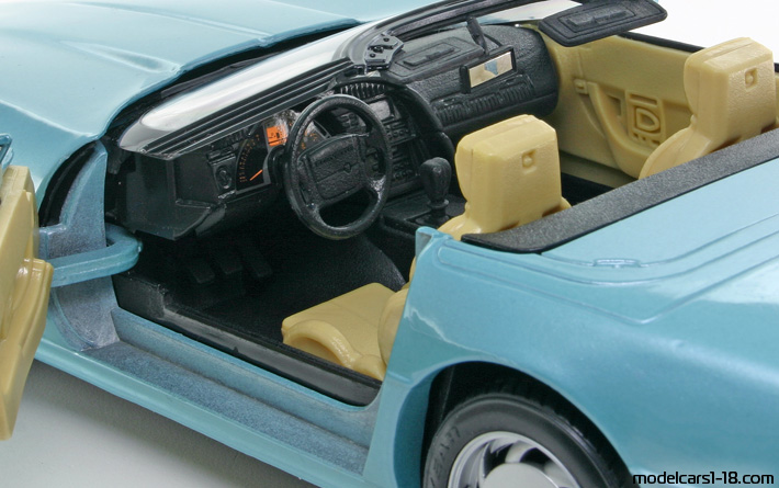 1996 - Chevrolet Corvette LT-4 C4 Maisto 1/18 (Blau) Innenraum Armaturenbrett