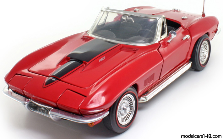 1967 - Chevrolet Corvette Sting Ray C2 ERTL 1/18 (Rot / Schwarz) Vorne linke Seite