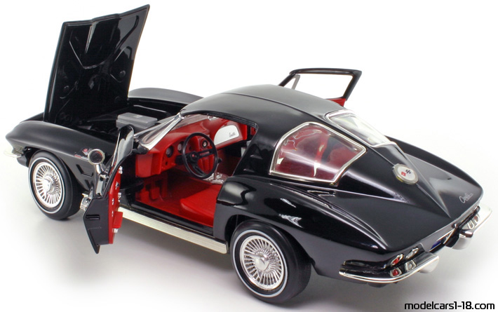 1963 - Chevrolet Corvette Sting Ray C2 ERTL 1/18 (Schwarz) Zu öffnende Teile