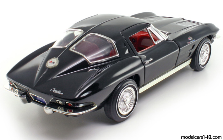 1963 - Chevrolet Corvette Sting Ray C2 ERTL 1/18 (Schwarz) Hinten rechte seite