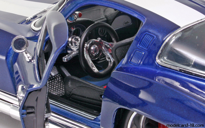 1965 - Chevrolet Corvette Sting Ray C2 Maisto 1/18 (Blau / Weiß) Innenraum Armaturenbrett