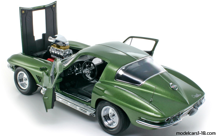 1967 - Chevrolet Corvette Sting Ray C2 Motorbox 1/18 (Grün) Zu öffnende Teile