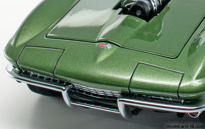 1967 - Chevrolet Corvette Sting Ray C2 Motorbox 1/18 (Grün) Kofferraum / Klappbare Scheinwerfer