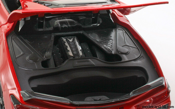 2020 - Chevrolet Corvette Stingray C8 Maisto 1/18 (Rot) Motor