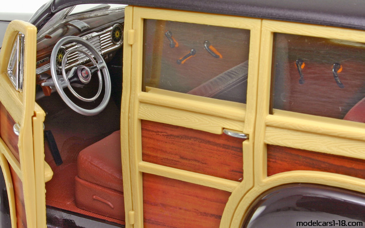 1948 - Chevrolet Fleetmaster Woody Maisto 1/18 (Braun / Orange) Innenraum Armaturenbrett