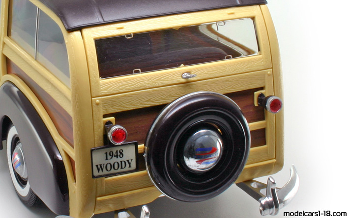 1948 - Chevrolet Fleetmaster Woody Maisto 1/18 (Braun / Orange) Kofferraum / Klappbare Scheinwerfer