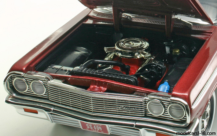 1964 - Chevrolet Impala SS 409 ERTL 1/18 (Rot) Motor