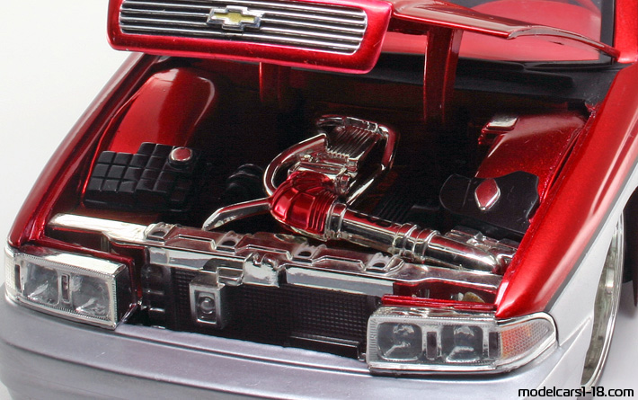 1996 - Chevrolet Impala SS Jada Toys 1/18 (Rot / Silber) Motor