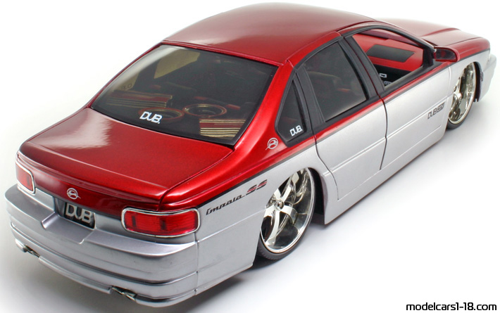 1996 - Chevrolet Impala SS Jada Toys 1/18 (Rot / Silber) Hinten rechte seite