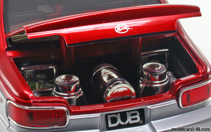 1996 - Chevrolet Impala SS Jada Toys 1/18 (Rot / Silber) Kofferraum / Klappbare Scheinwerfer