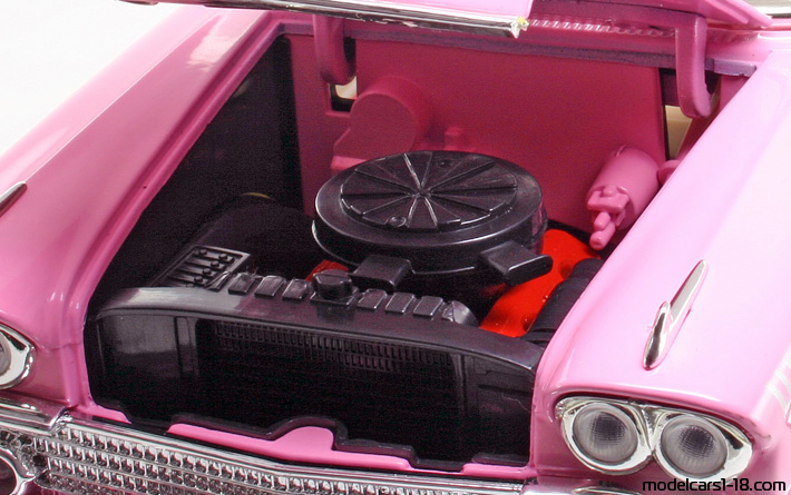 1958 - Chevrolet Impala Motor Max 1/18 (Rosa) Motor
