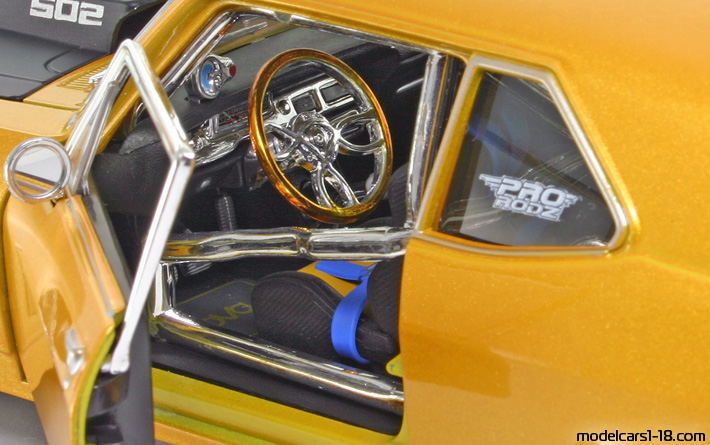 1970 - Chevrolet Nova SS Maisto 1/18 (Gelb / Schwarz) Innenraum Armaturenbrett