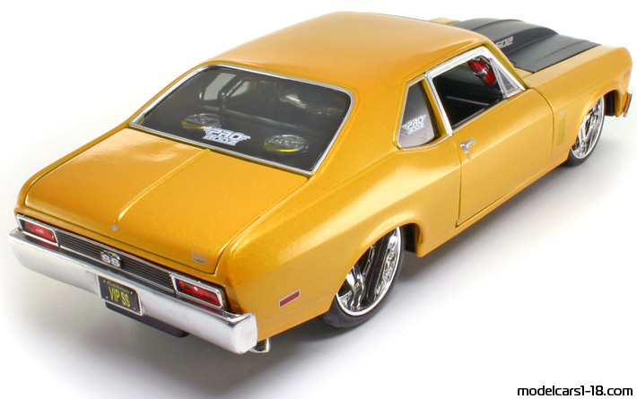 1970 - Chevrolet Nova SS Maisto 1/18 (Gelb / Schwarz) Hinten rechte seite
