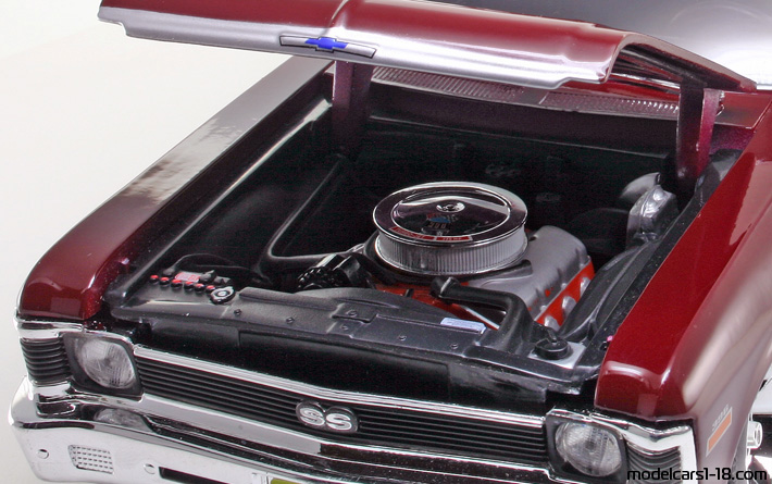 1970 - Chevrolet Nova SS Maisto 1/18 (Rot) Motor