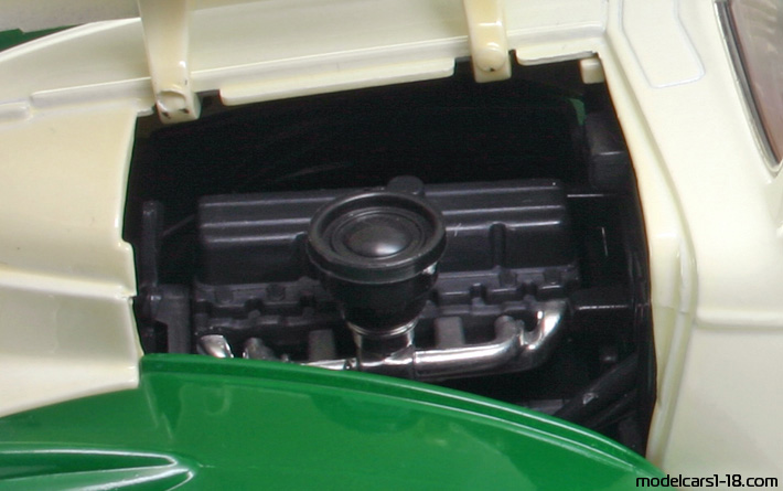 1946 - Chevrolet Pick Up Truck Solido 1/19 (Weiß / Grün) Motor