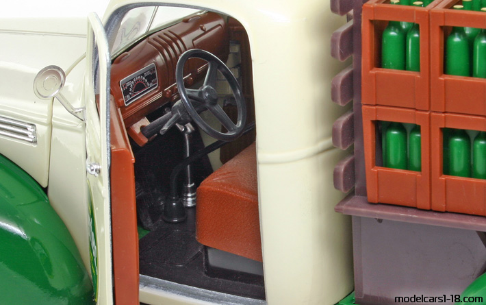 1946 - Chevrolet Pick Up Truck Solido 1/19 (Weiß / Grün) Innenraum Armaturenbrett