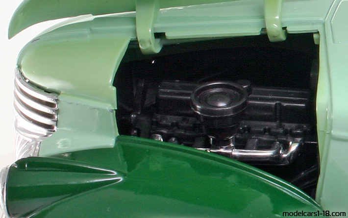 1946 - Chevrolet Pick Up Truck Solido 1/19 (Weiß / Grün) Motor