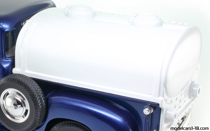 1953 - Chevrolet Pick Up Mira 1/18 (Blau / Weiß) Kofferraum / Klappbare Scheinwerfer