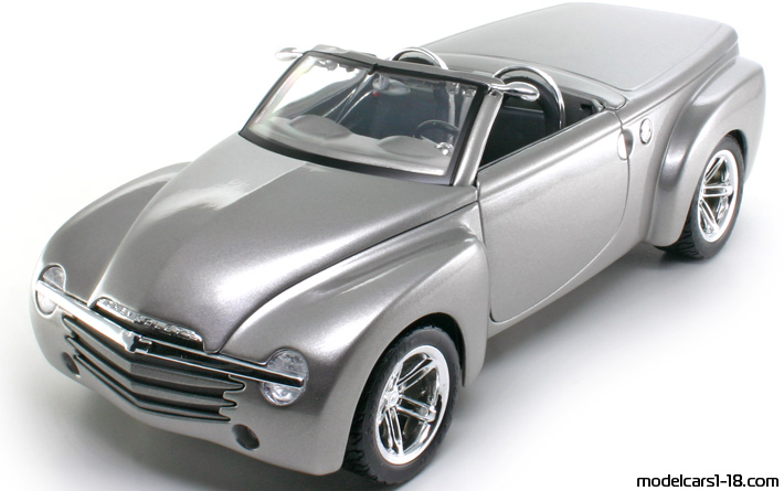 2000 - Chevrolet SSR Concept Maisto 1/18 (Silber) Vorne linke Seite