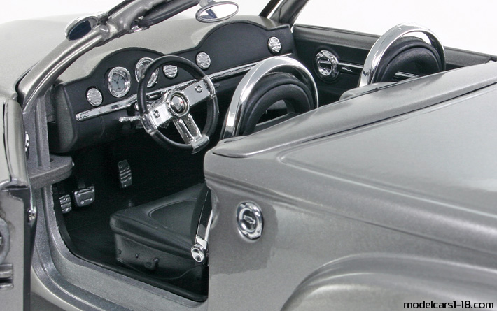 2000 - Chevrolet SSR Concept Maisto 1/18 (Silber) Innenraum Armaturenbrett