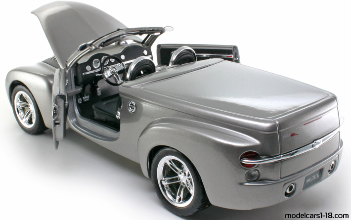 2000 - Chevrolet SSR Concept Maisto 1/18 (Silber) Zu öffnende Teile