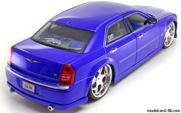 2005 - Chrysler 300C Hemi Maisto 1/18 (Blau) Hinten rechte seite