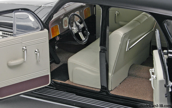 1934 - Chrysler Airflow Signature Models 1/18 (Schwarz) Innenraum Armaturenbrett