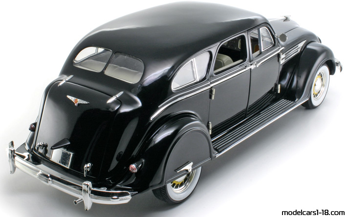 1934 - Chrysler Airflow Signature Models 1/18 (Schwarz) Hinten rechte seite