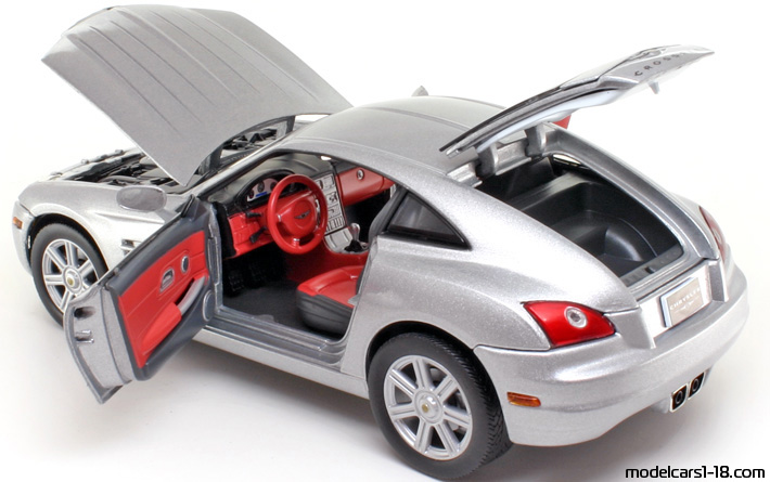 2003 - Chrysler Crossfire Motor Max 1/18 (Silber) Zu öffnende Teile