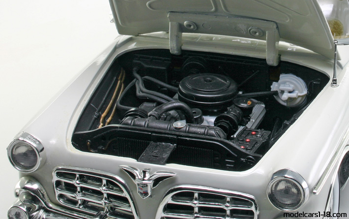1955 - Chrysler Imperial Signature Models 1/18 (Weiß / Gelb) Motor